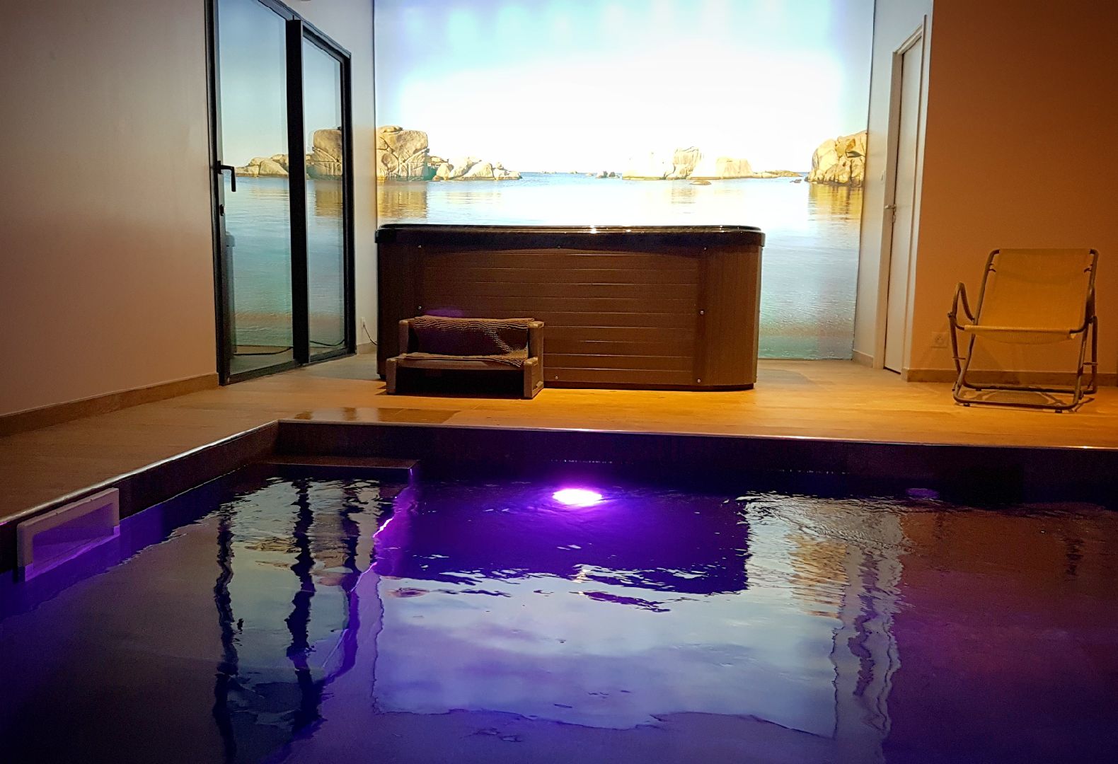√ Suite avec piscine intérieure privée et chambre avec